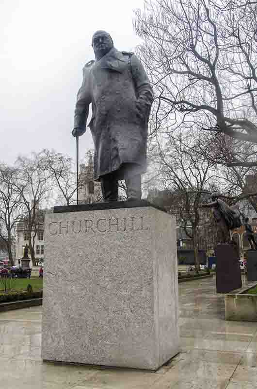 42 - Inglaterra - Londres - plaza del Parlamento - estatua de Churchill
